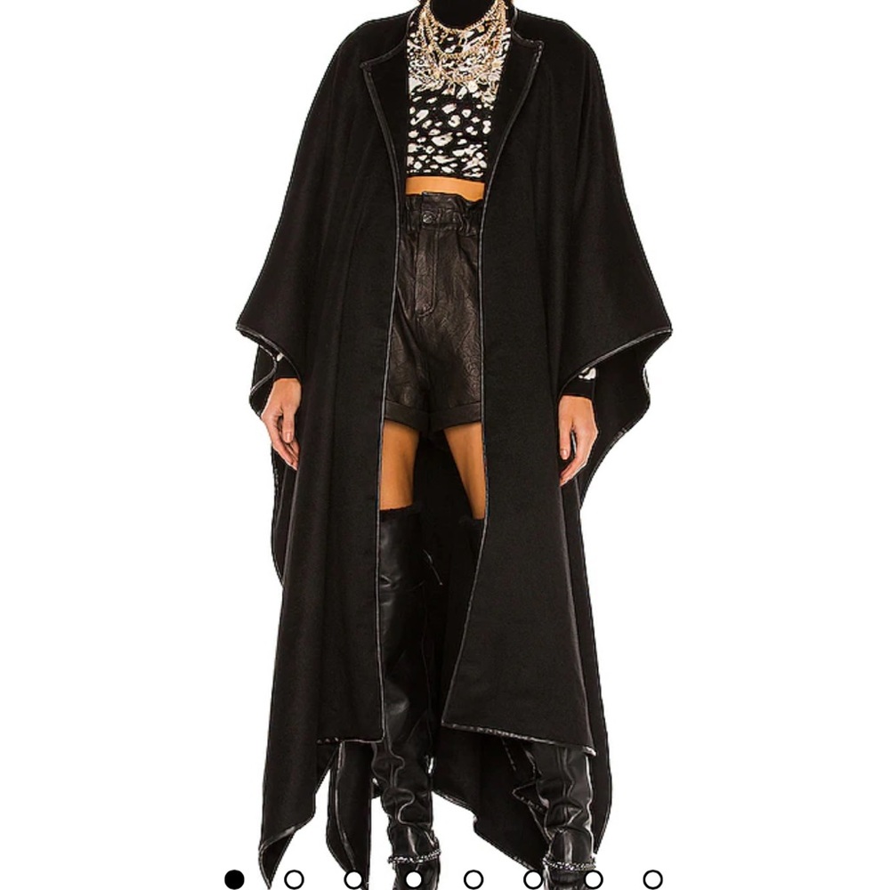 Bush Cape in Black
